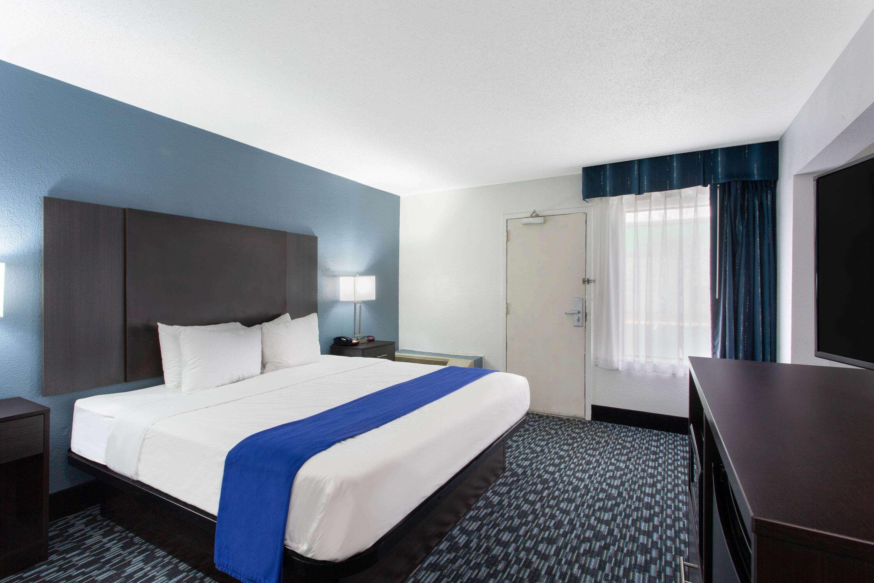Baymont By Wyndham Charlotte University Bagian luar foto