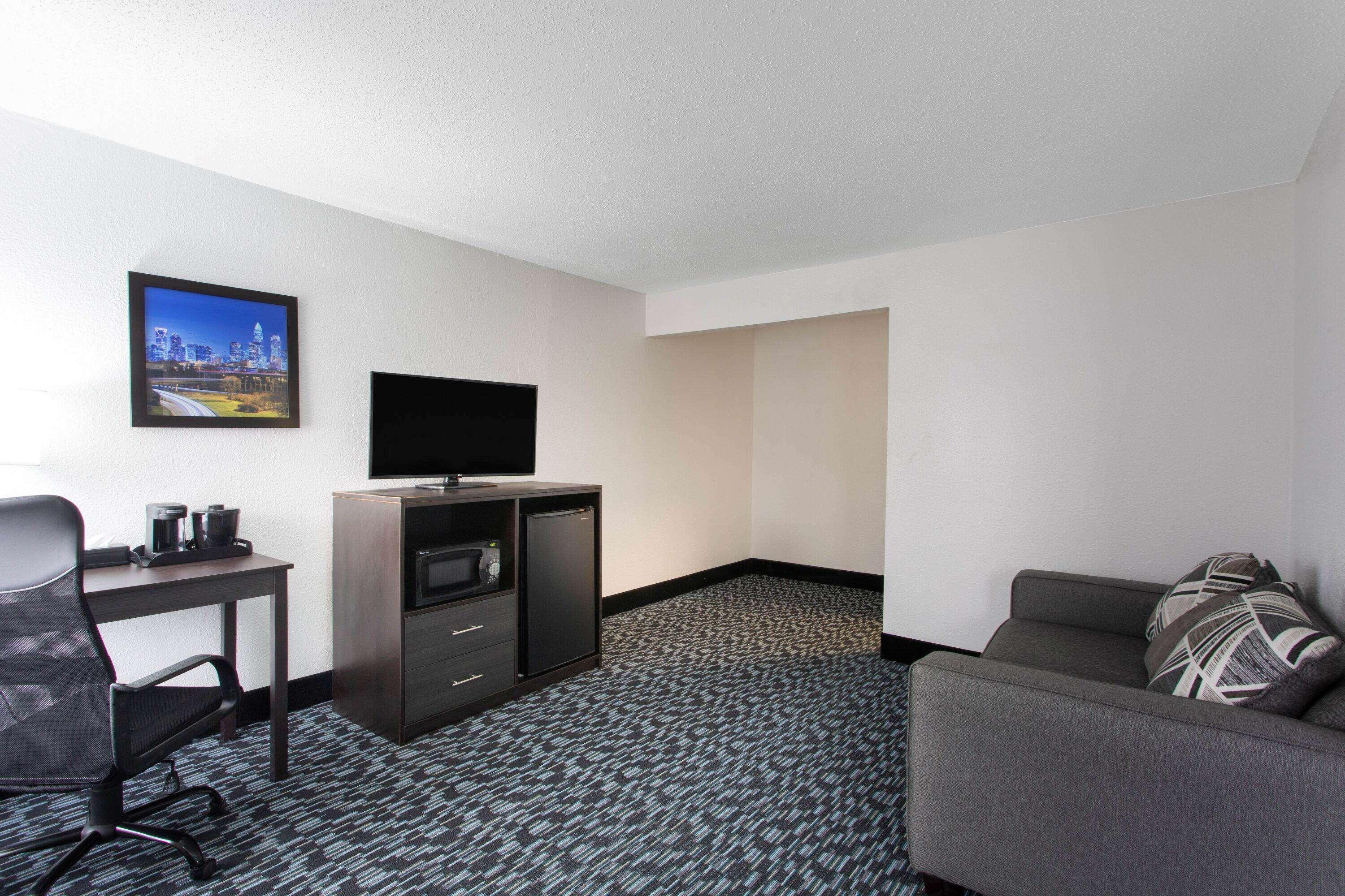 Baymont By Wyndham Charlotte University Bagian luar foto