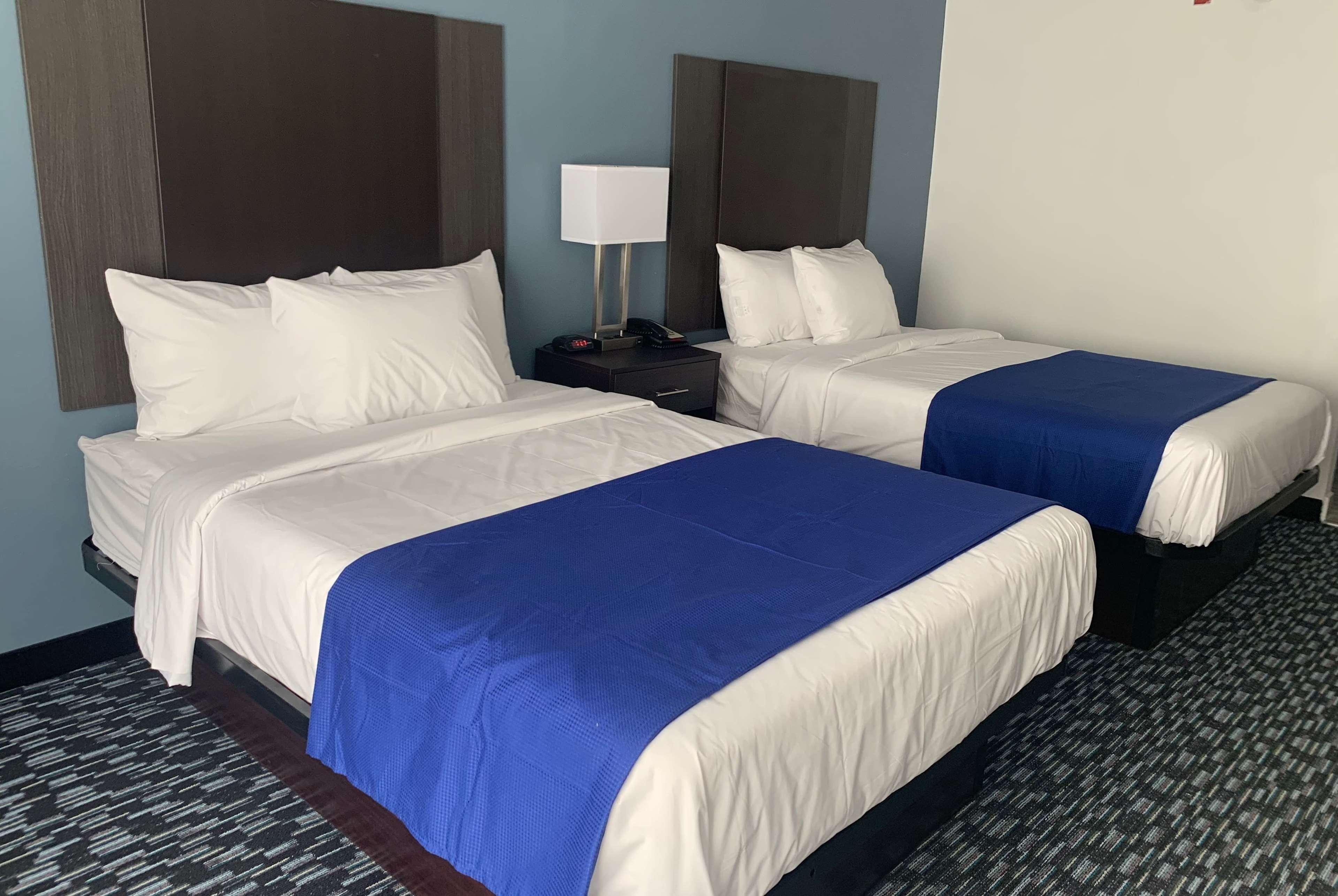 Baymont By Wyndham Charlotte University Bagian luar foto