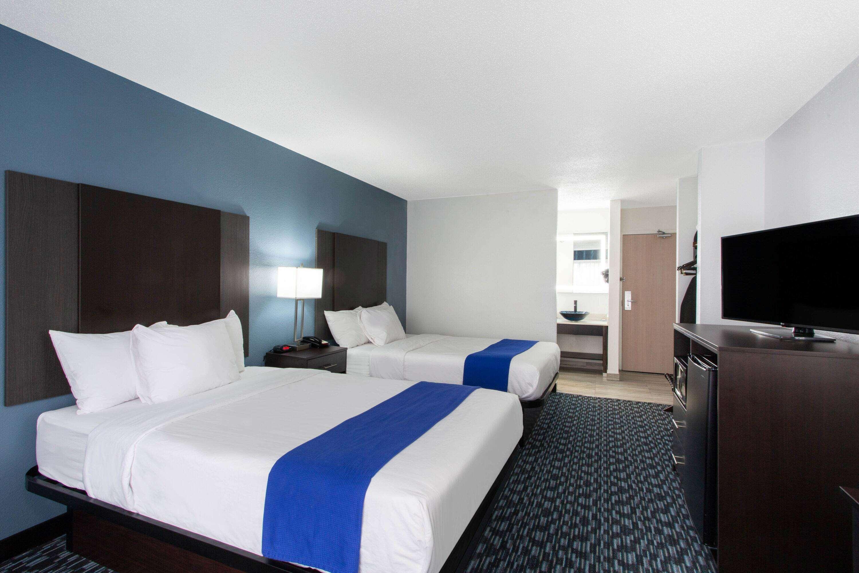 Baymont By Wyndham Charlotte University Bagian luar foto