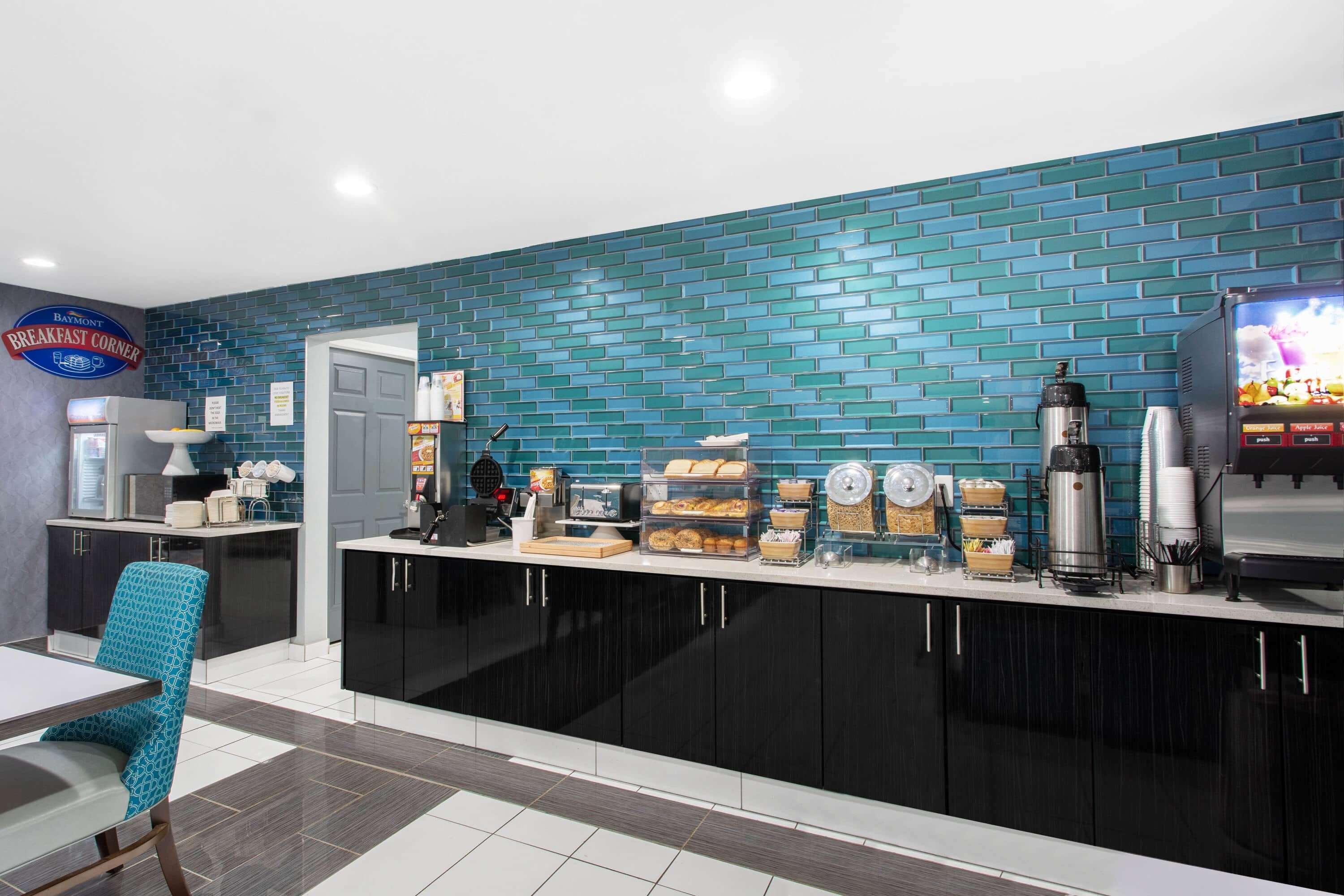 Baymont By Wyndham Charlotte University Bagian luar foto