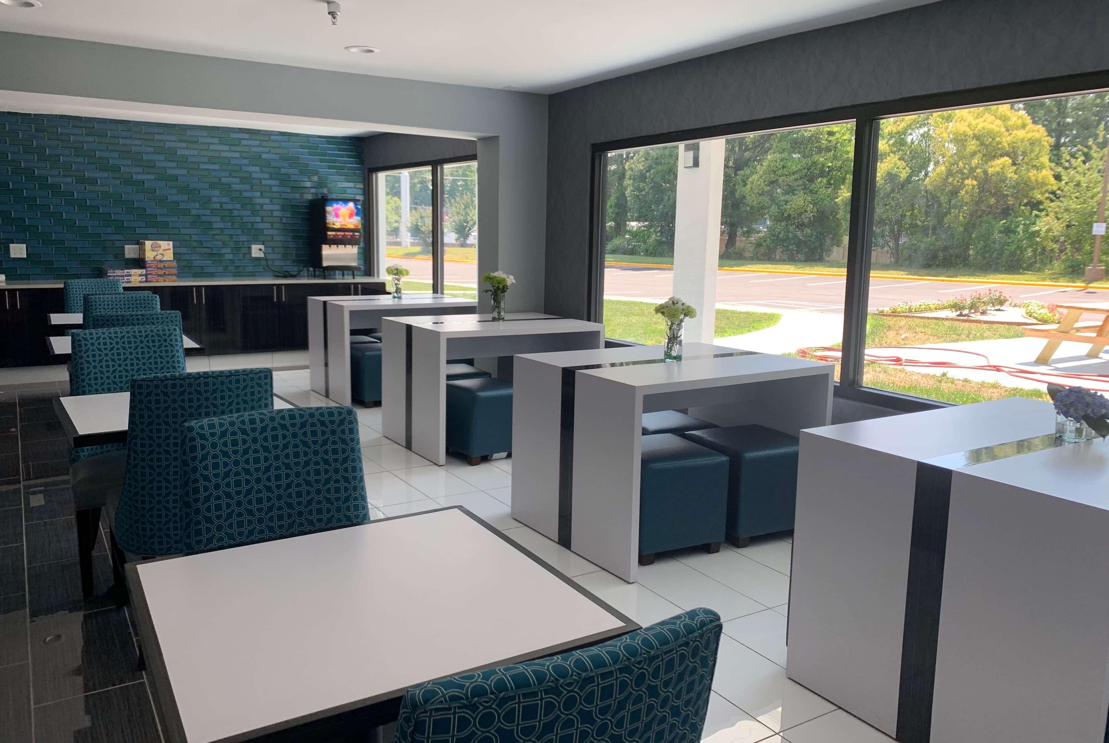 Baymont By Wyndham Charlotte University Bagian luar foto