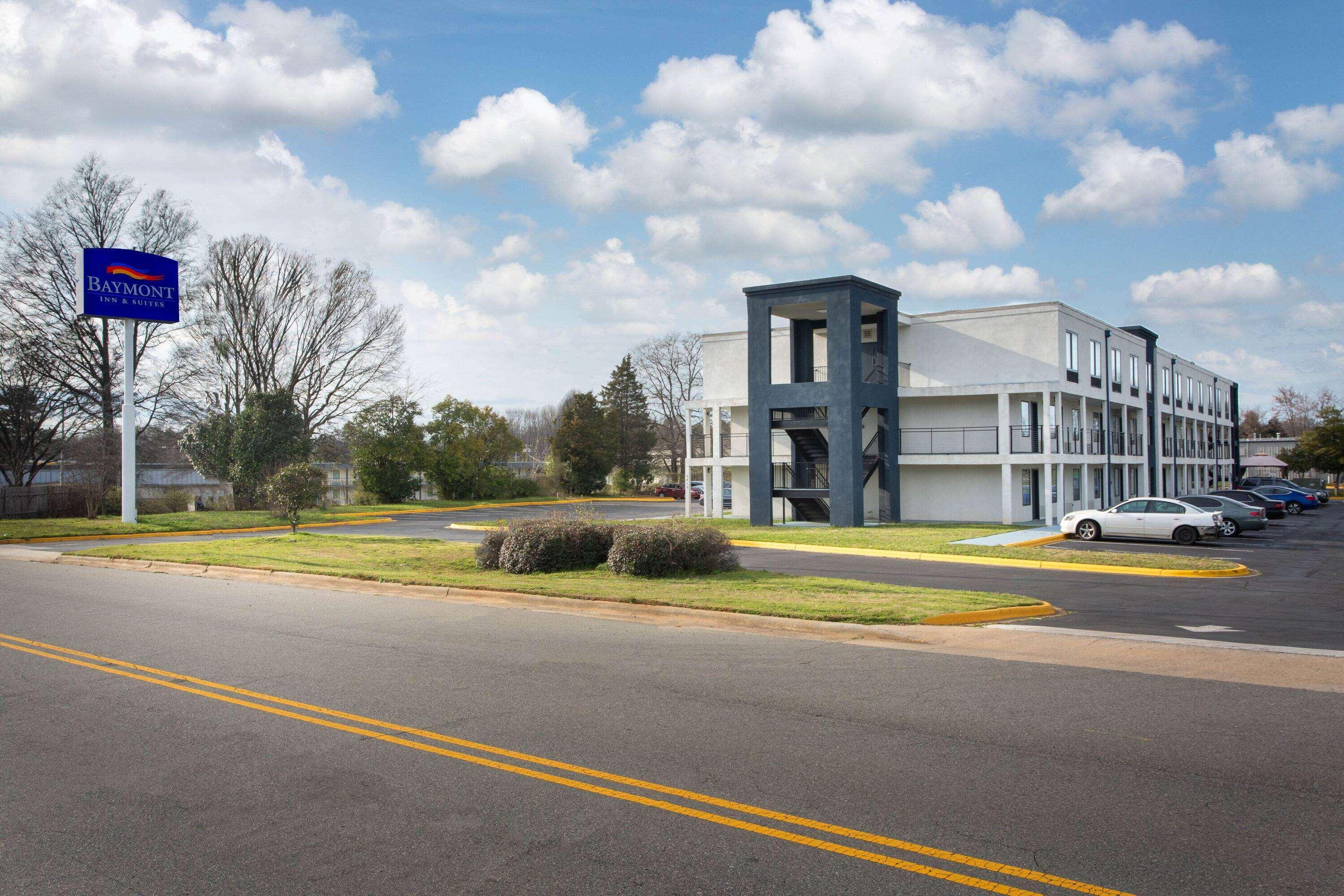 Baymont By Wyndham Charlotte University Bagian luar foto