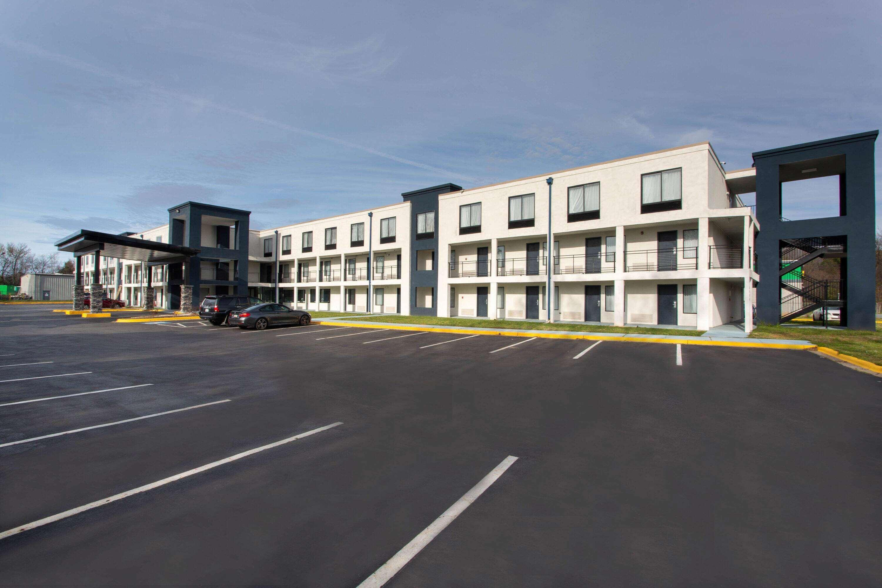 Baymont By Wyndham Charlotte University Bagian luar foto